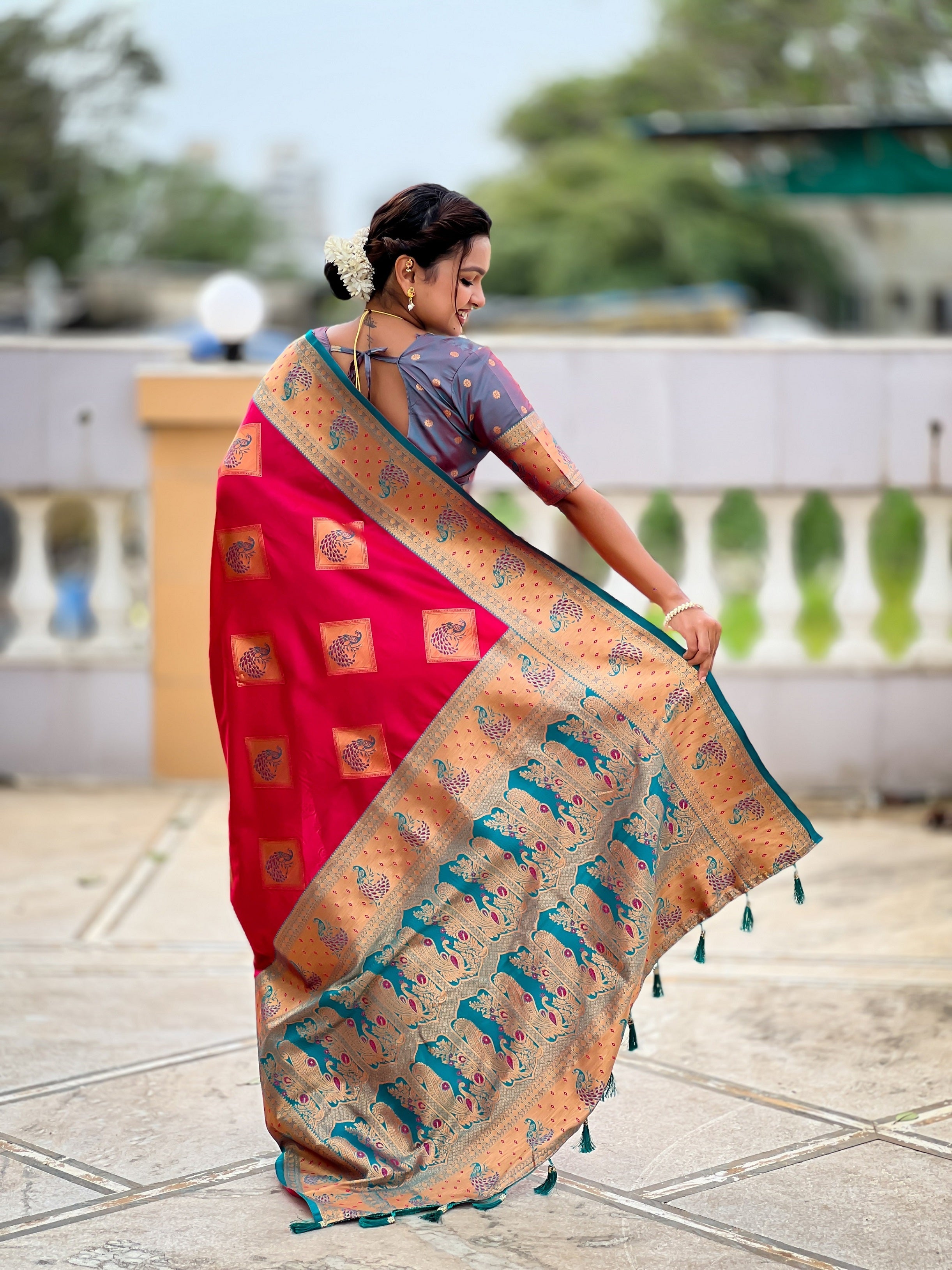 Vedant Vastram Soft Litchi Silk Banarasi Silk Jacquard Saree - Pink | Grocsy