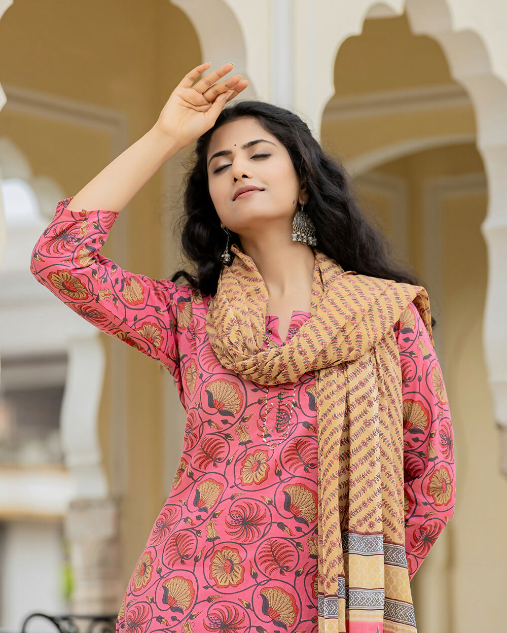 Kaajh Women's Pink Cotton Floral Printed Kurta Pant With Dupatta Set | Grocsy