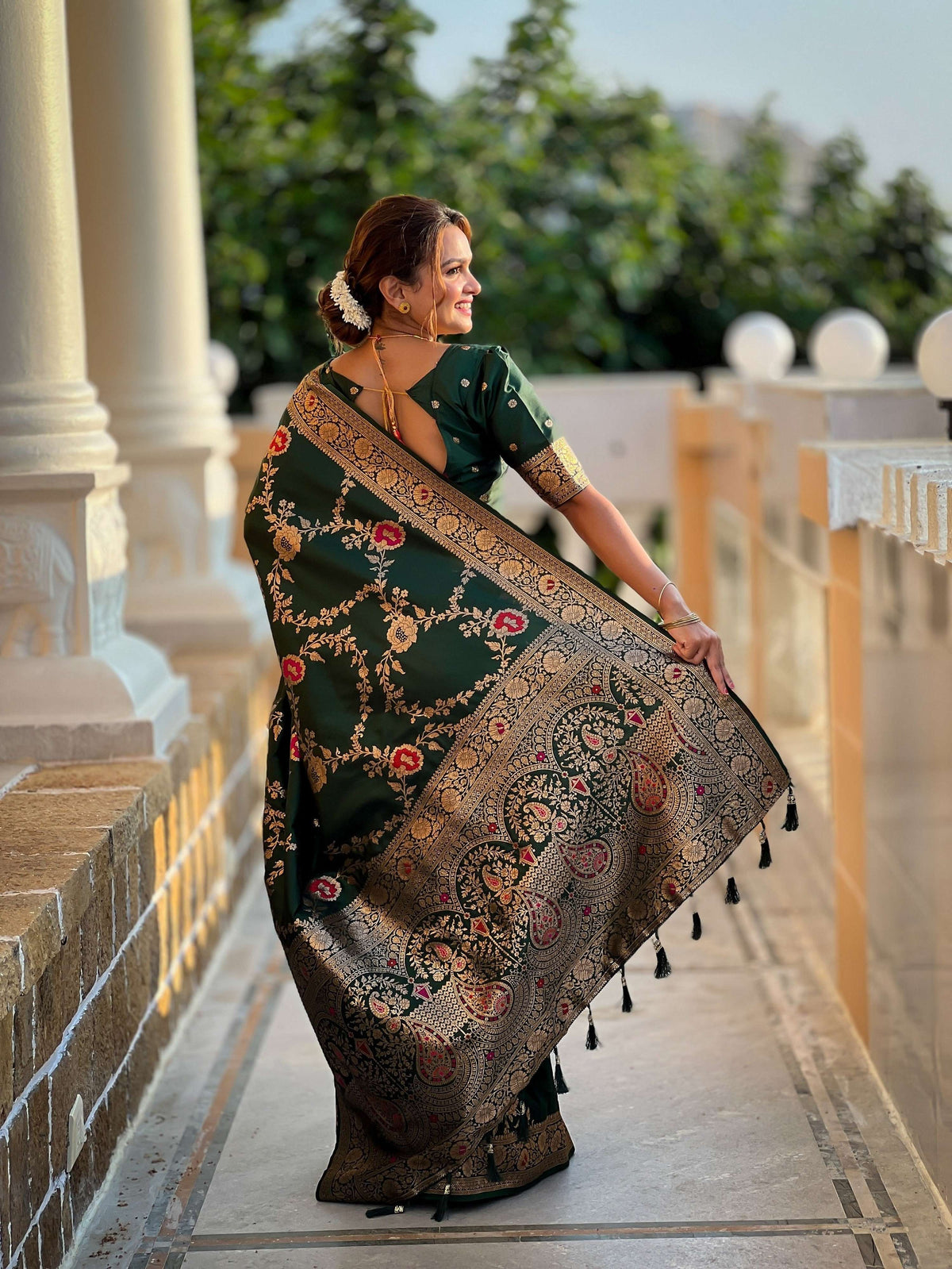 Vedant Vastram Soft Litchi Silk Banarasi Silk Jacquard Saree - Green | Grocsy