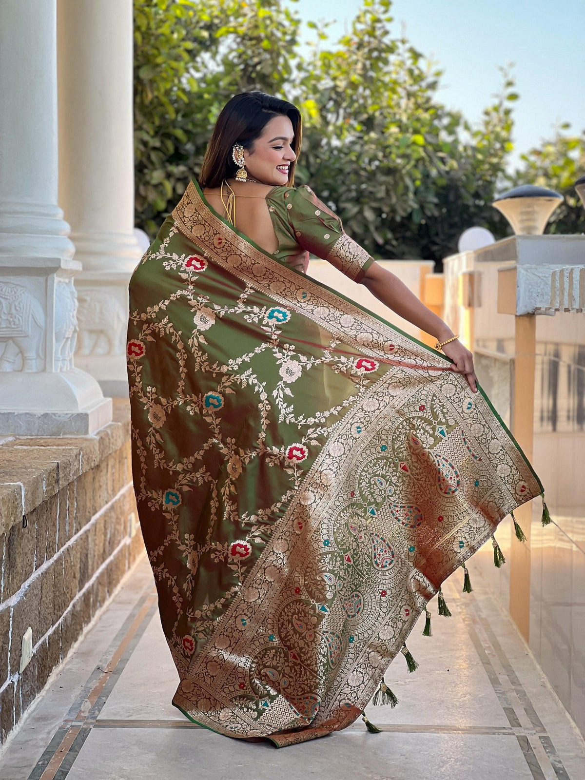 Vedant Vastram Soft Litchi Silk Banarasi Silk Jacquard Saree - Mahendi | Grocsy