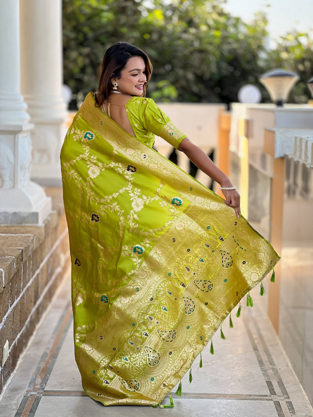 Vedant Vastram Soft Litchi Silk Banarasi Silk Jacquard Saree - Parrot | Grocsy