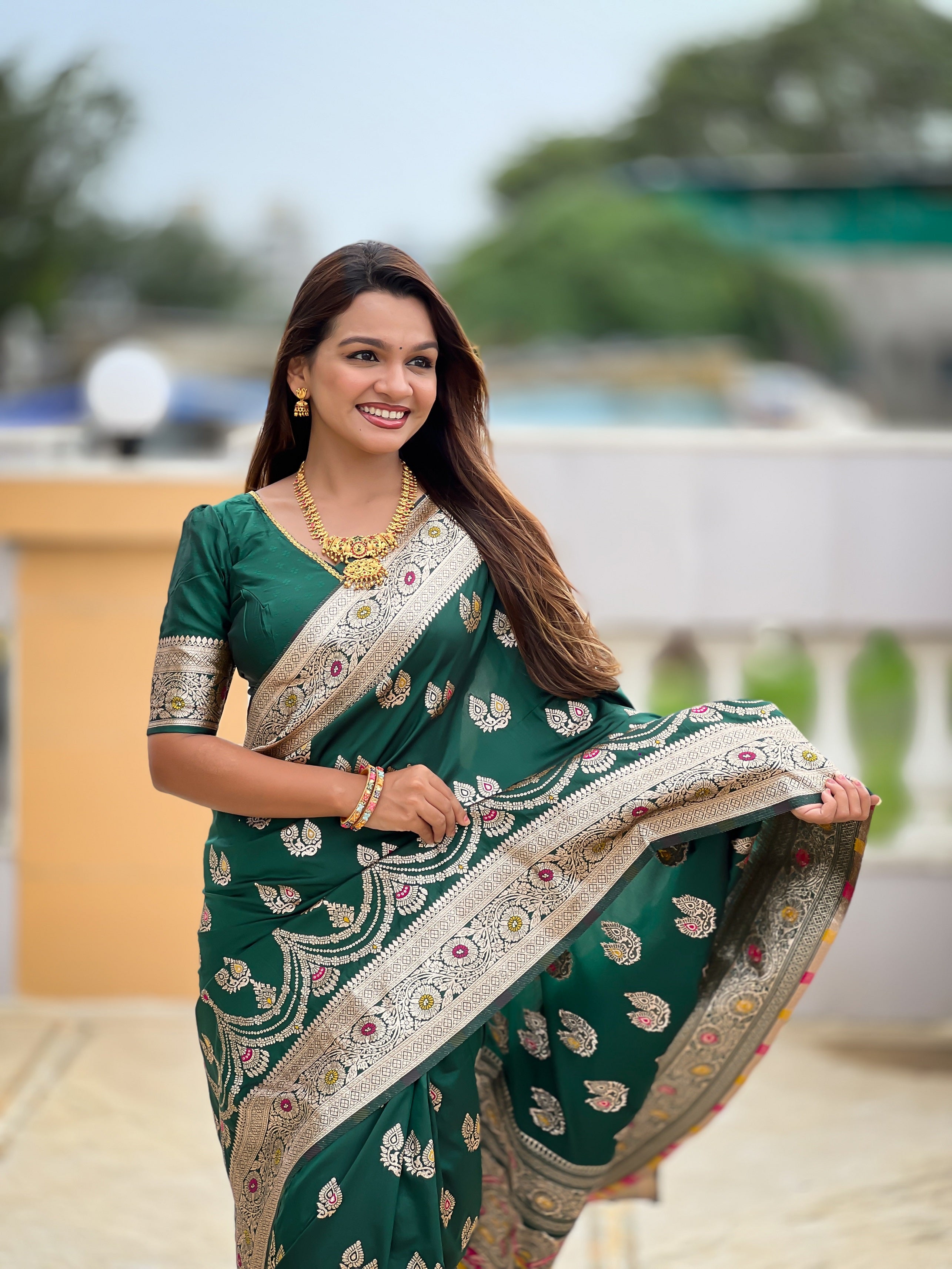 Vedant Vastram Soft Litchi Silk Banarasi Silk Jacquard Saree - Green | Grocsy