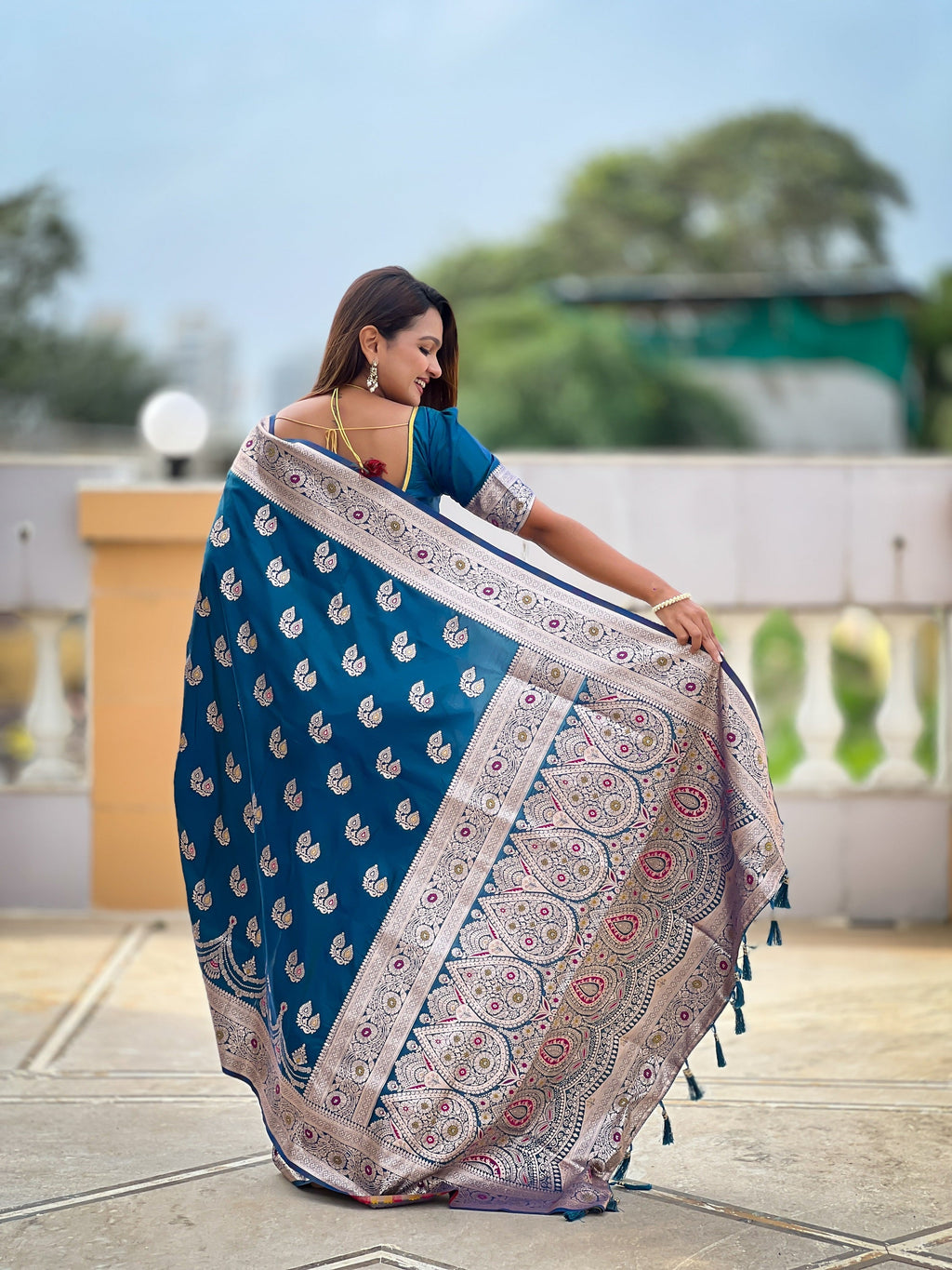 Vedant Vastram Soft Litchi Silk Banarasi Silk Jacquard Saree - Morpich | Grocsy