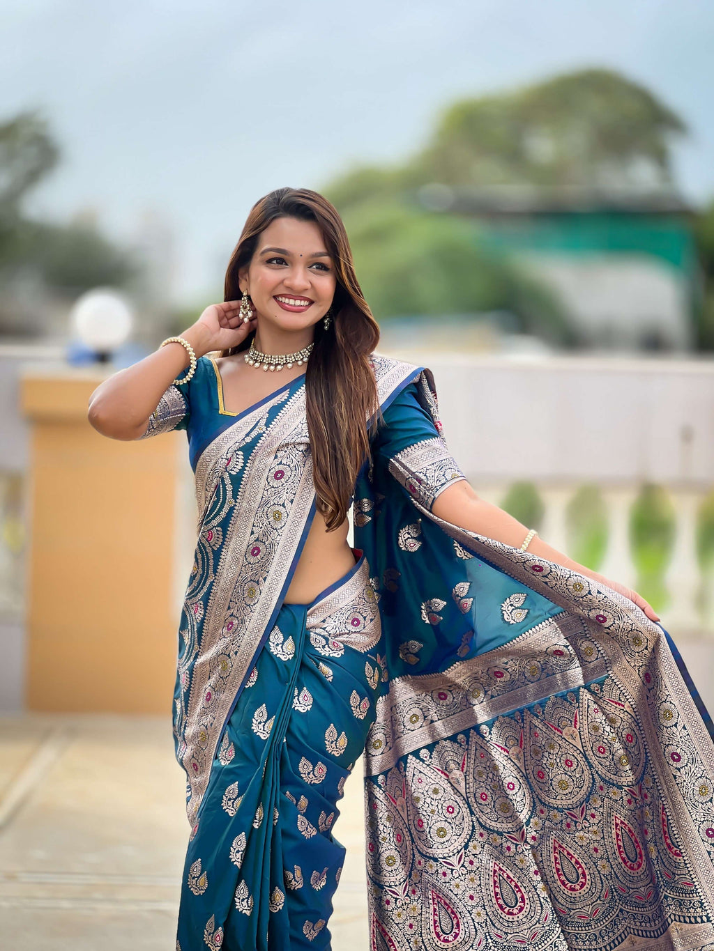 Vedant Vastram Soft Litchi Silk Banarasi Silk Jacquard Saree - Morpich | Grocsy