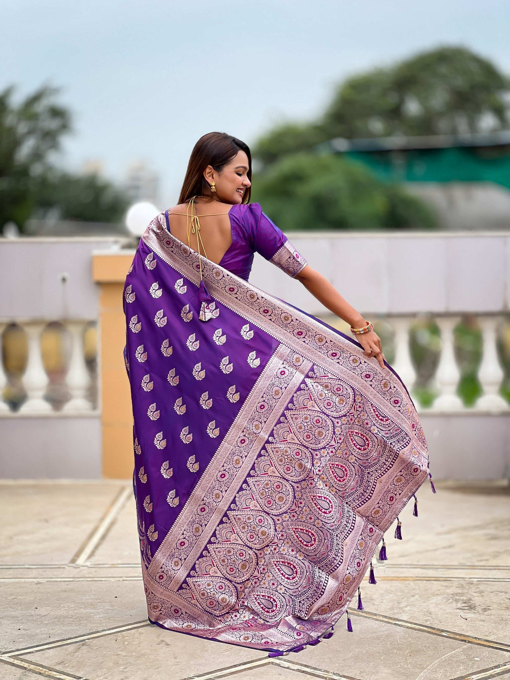 Vedant Vastram Soft Litchi Silk Banarasi Silk Jacquard Saree - Violet | Grocsy