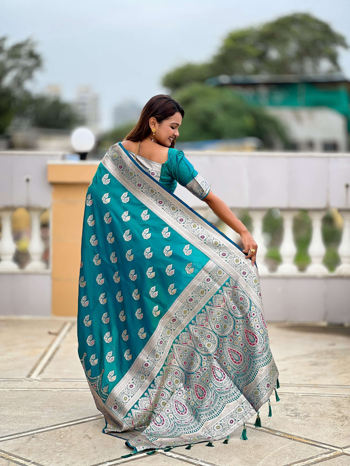 Vedant Vastram Soft Litchi Silk Banarasi Silk Jacquard Saree - Rama | Grocsy