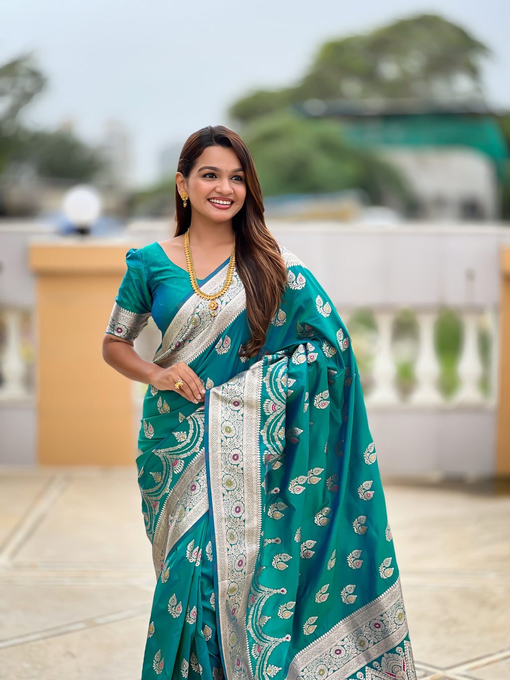 Vedant Vastram Soft Litchi Silk Banarasi Silk Jacquard Saree - Rama | Grocsy