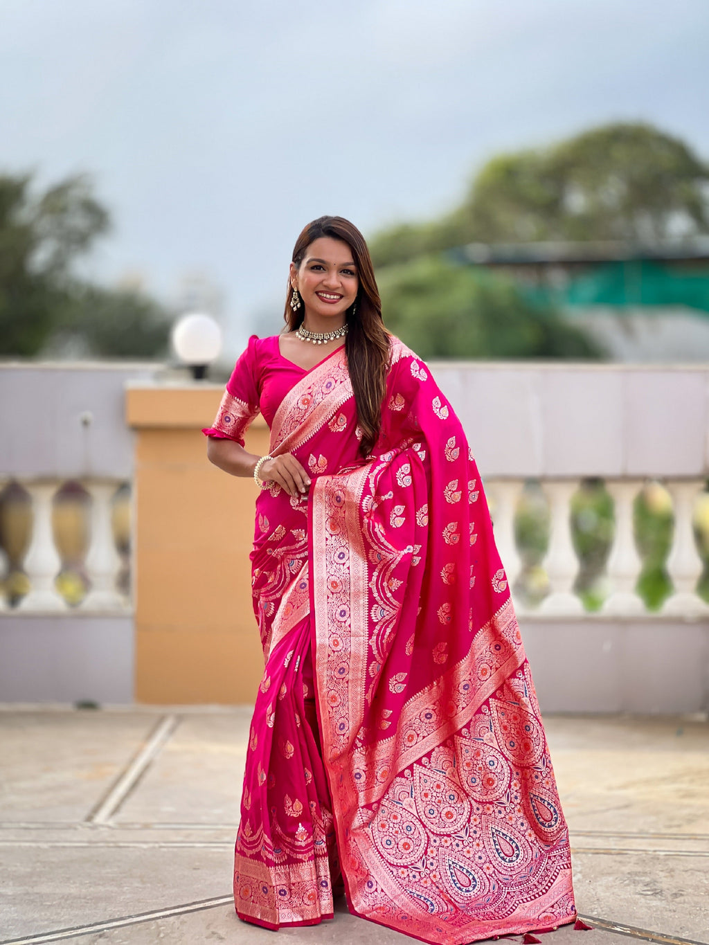 Vedant Vastram Soft Litchi Silk Banarasi Silk Jacquard Saree - Pink | Grocsy