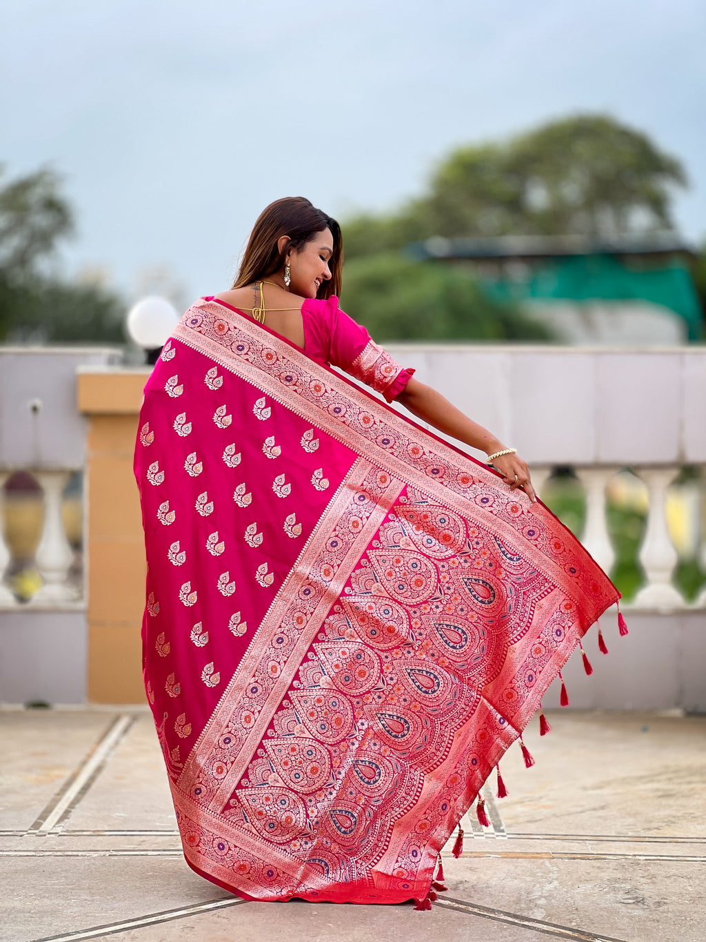 Vedant Vastram Soft Litchi Silk Banarasi Silk Jacquard Saree - Pink | Grocsy