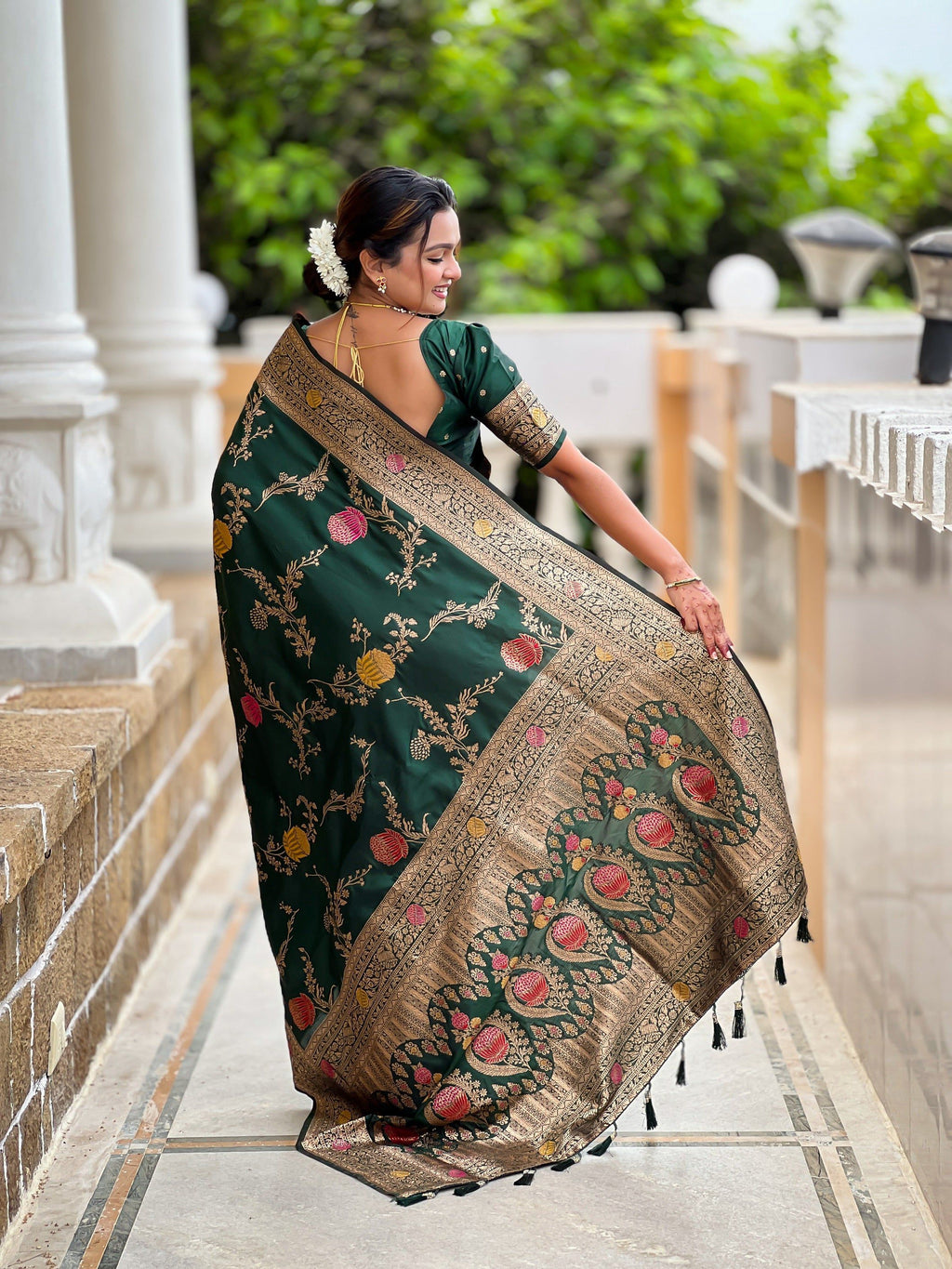 Vedant Vastram Soft Litchi Silk Banarasi Silk Jacquard Saree - Green | Grocsy