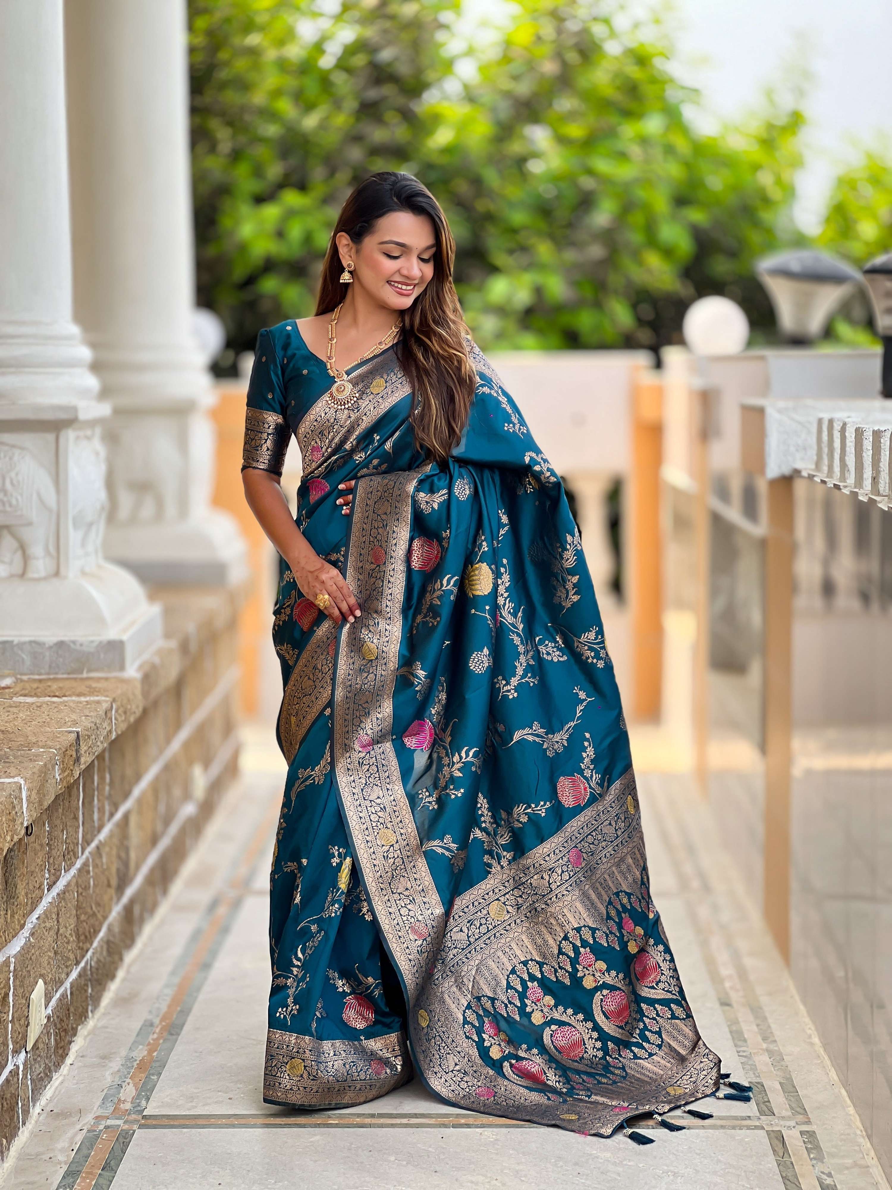 Vedant Vastram Soft Litchi Silk Banarasi Silk Jacquard Saree - Morpich | Grocsy