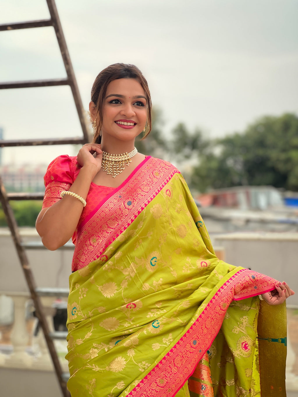 Vedant Vastram Soft Litchi Silk Banarasi Silk Jacquard Saree - Parrot | Grocsy