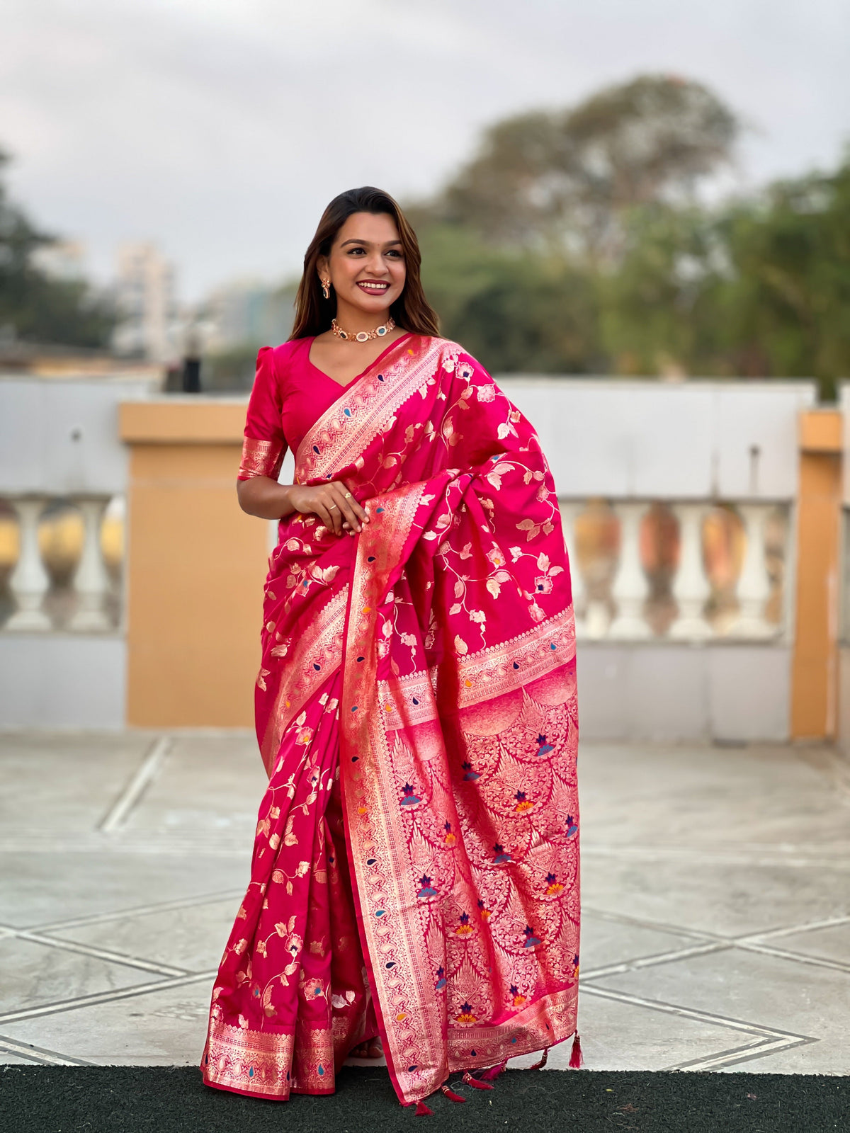 Vedant Vastram Soft Litchi Silk Banarasi Silk Jacquard Saree - Rani | Grocsy