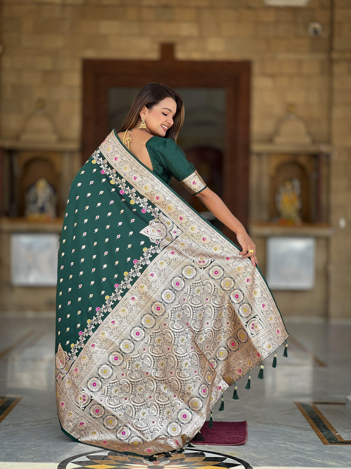 Vedant Vastram Soft Litchi Silk Banarasi Silk Jacquard Saree - Green | Grocsy