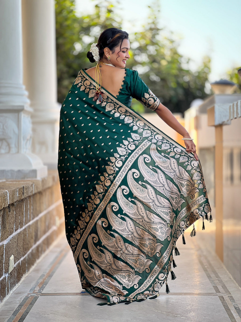 Vedant Vastram Soft Litchi Silk Banarasi Silk Jacquard Saree - Green | Grocsy