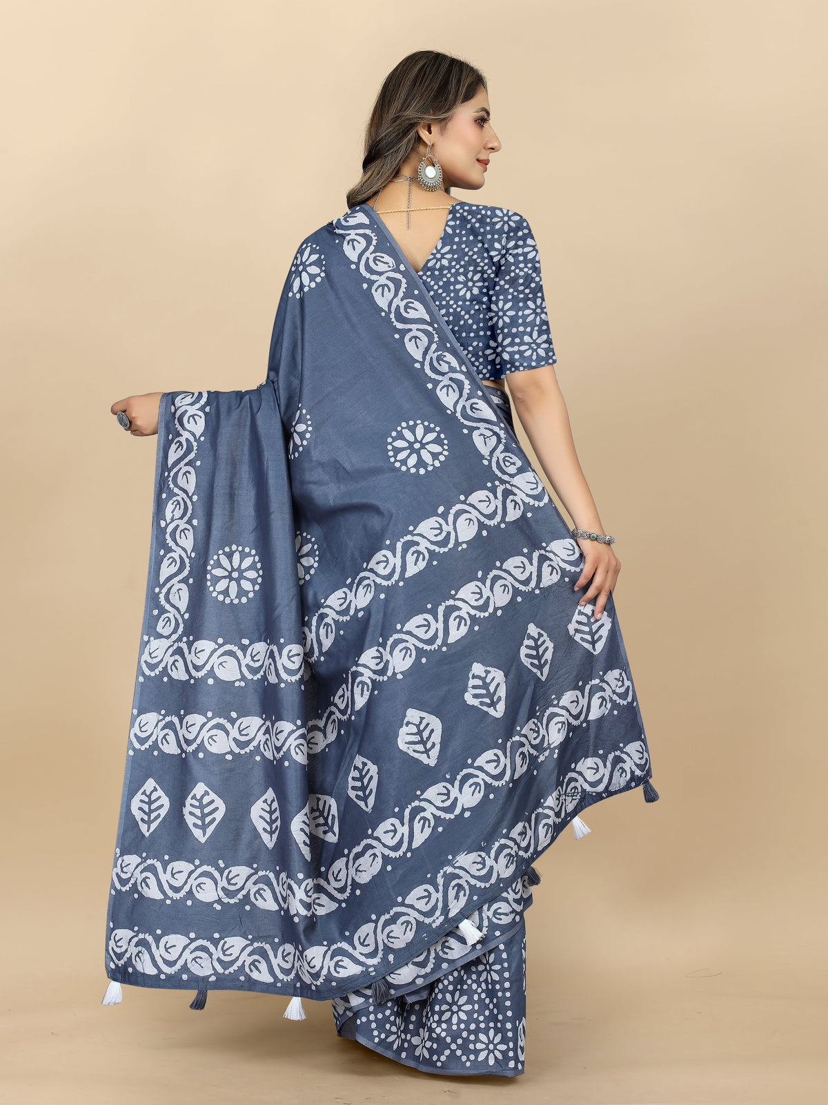 Vedant Vastram Designer Digital Print Batik Saree - Grey | Grocsy