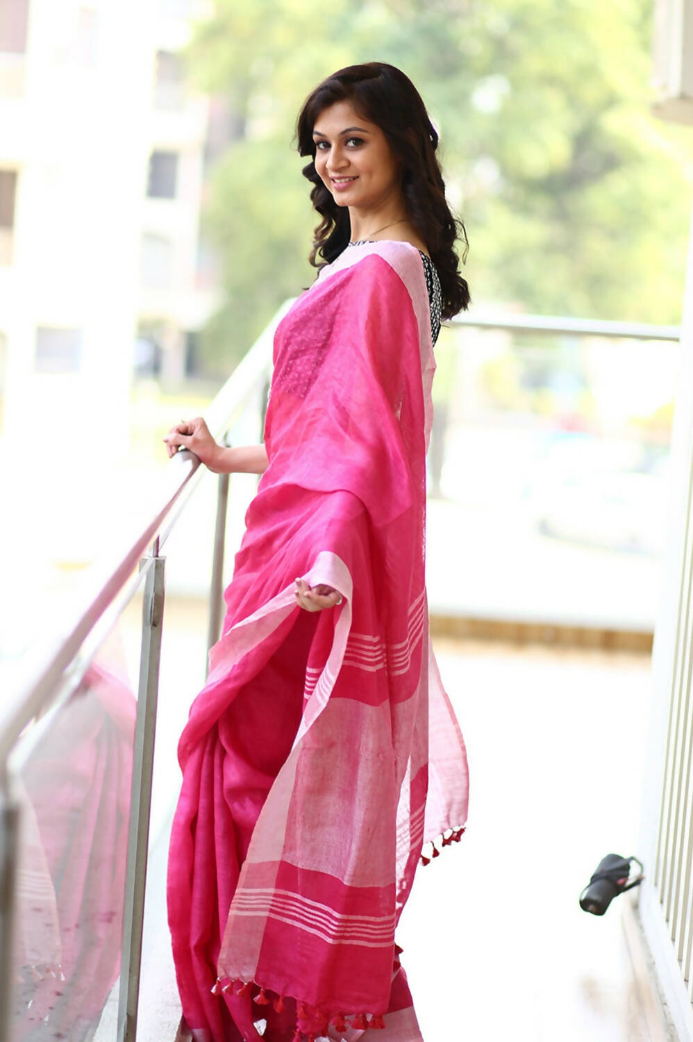 Very Much Indian Pure Linen Saree With Sleek Border And Exclusive Design - Pink | Grocsy