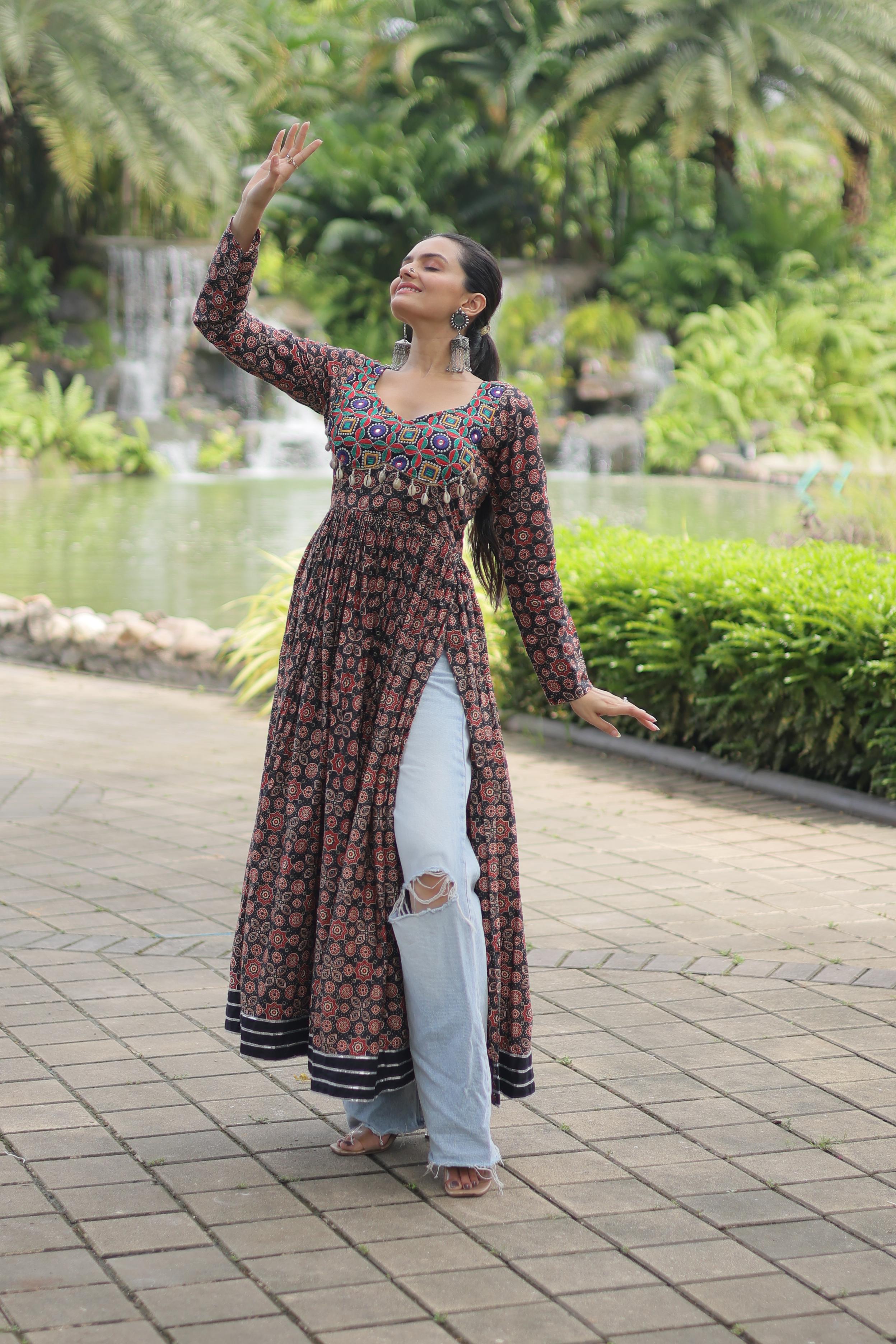 Lorenvalley Black Printed Cotton With Kutchi Gamthi Work And Kodi Lace Kurti | Grocsy