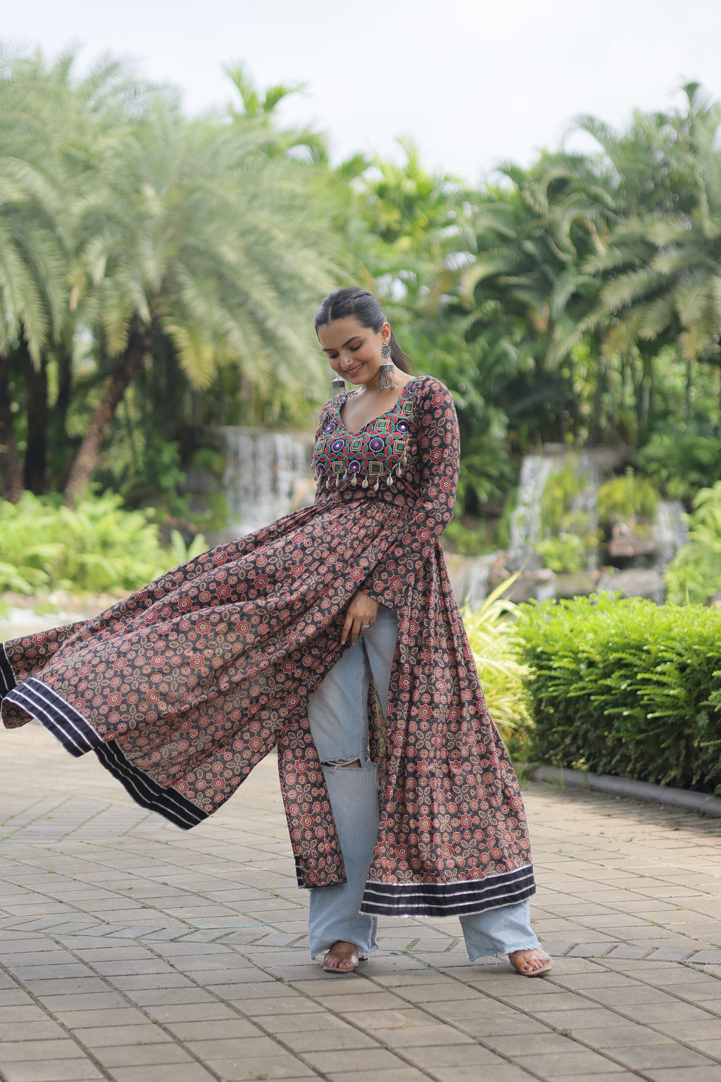 Lorenvalley Black Printed Cotton With Kutchi Gamthi Work And Kodi Lace Kurti | Grocsy