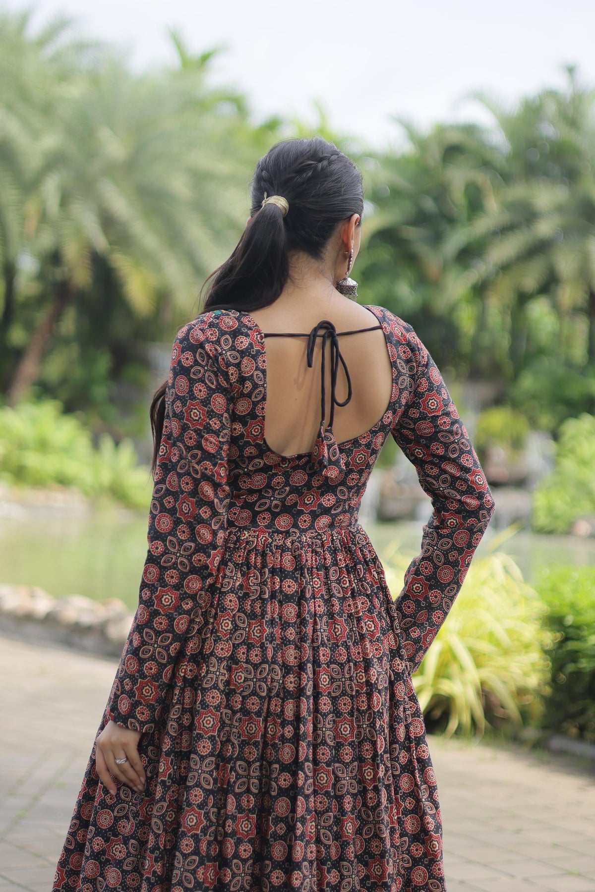 Lorenvalley Black Printed Cotton With Kutchi Gamthi Work And Kodi Lace Kurti | Grocsy