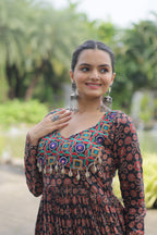 Lorenvalley Black Printed Cotton With Kutchi Gamthi Work And Kodi Lace Kurti | Grocsy