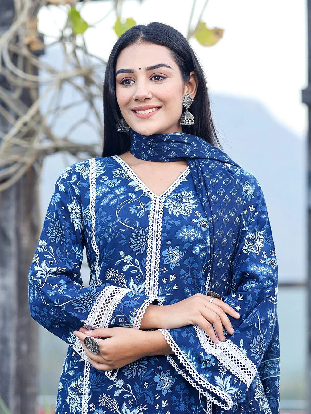 Yufta Blue pure Cotton kurta dupatta set with Thread_Work detailing | Grocsy