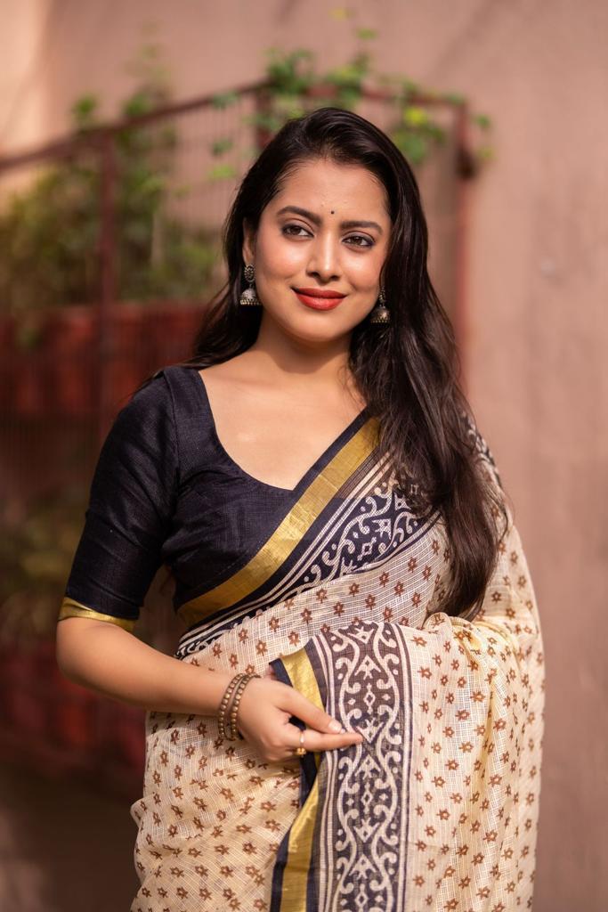 Cream Silk Blend Geometric Saree with Unstitched Blouse - A2M | Grocsy