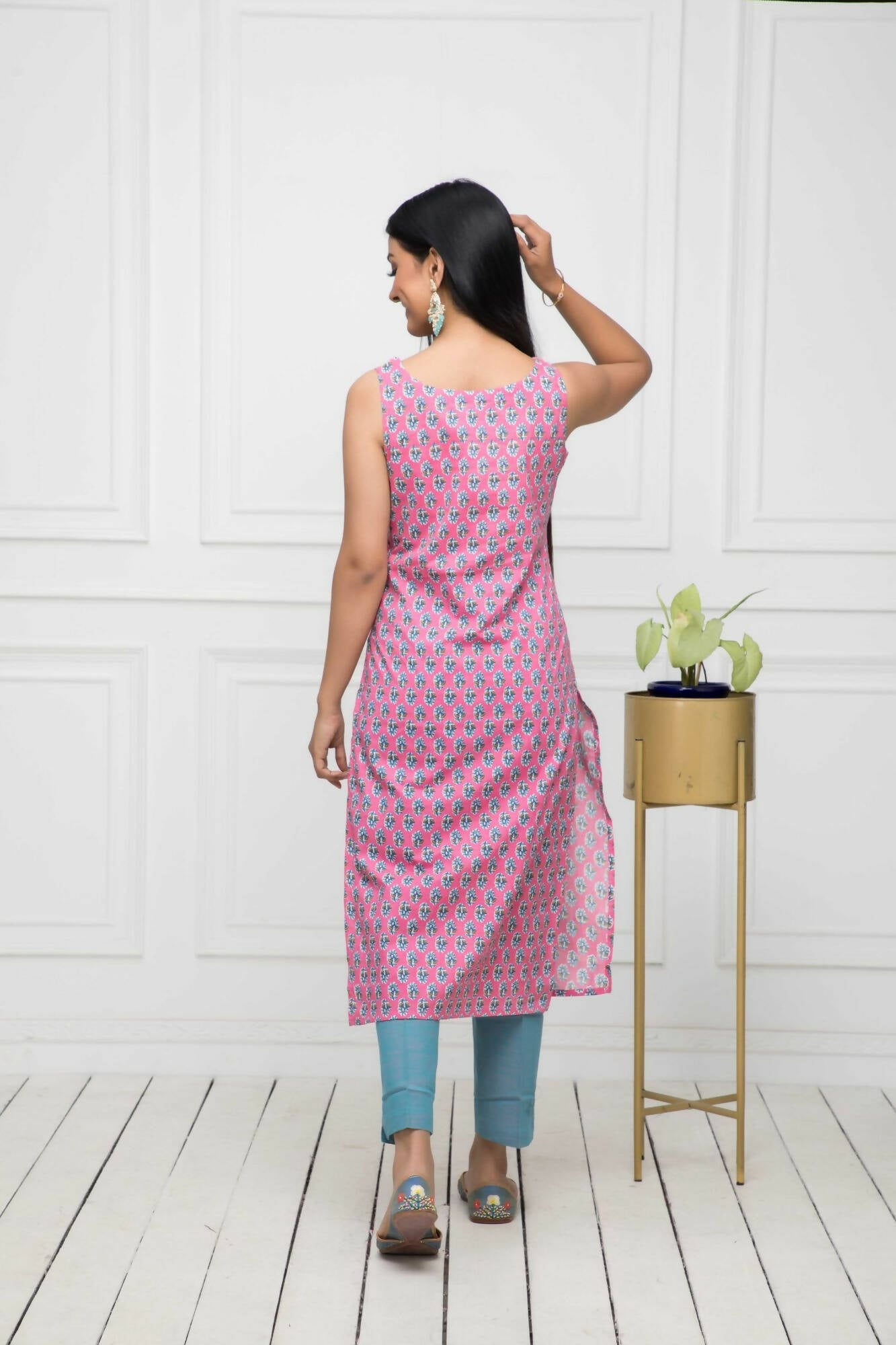 Myshka Women Pink Solid Cotton Straight Round Neck Kurtas | Grocsy