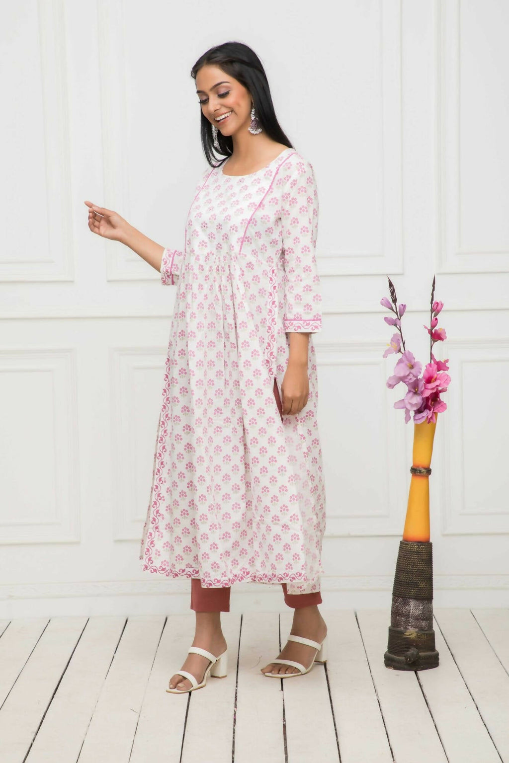 Myshka Women White Floral Rayon Straight Round Neck Kurtas | Grocsy