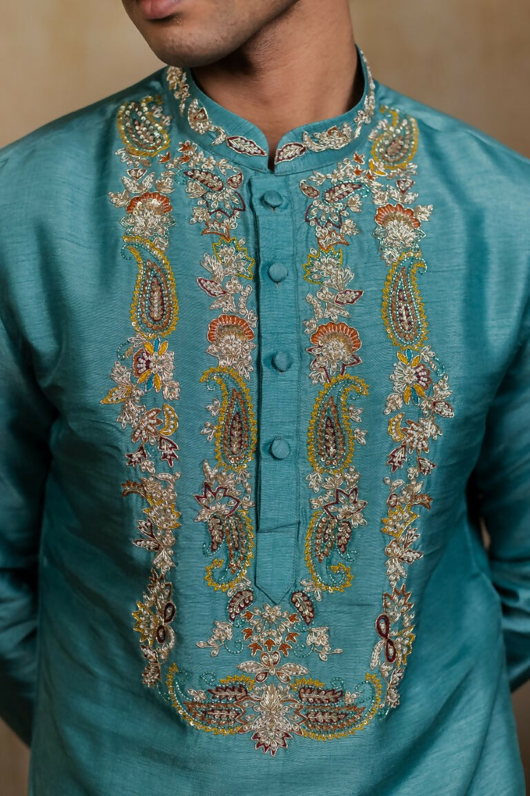 Falling Raw Silk Green Paisley Zari Kurta Set By Hilo Design | Grocsy