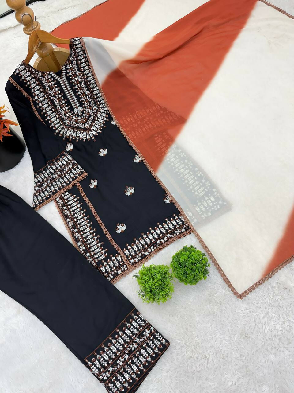 Teeya Creation Womens Trendy Stylish Embroidery Thread Work Black Kurta Set | Grocsy