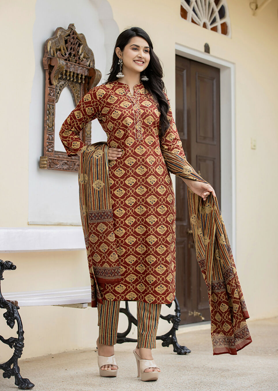 Kaajh Women's Maroon Cotton Printed Kurta Pant Set With Dupatta | Grocsy