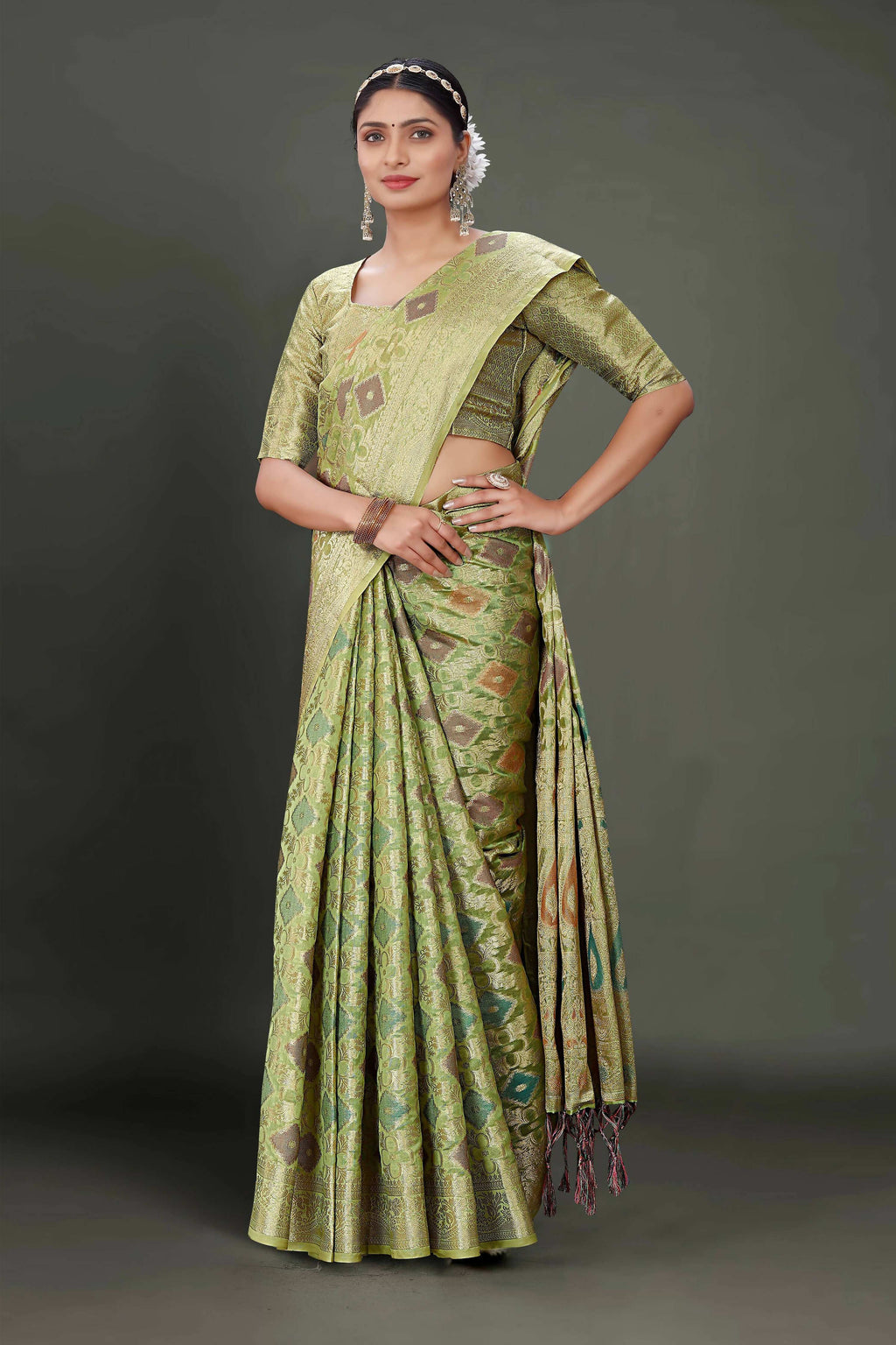 Green Soft Organza Woven Design Saree With Unstitched Blouse Piece - Zaara | Grocsy