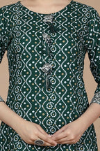 Miravan Women's Rayon Bandhani Print Straight Kurta Green | Grocsy