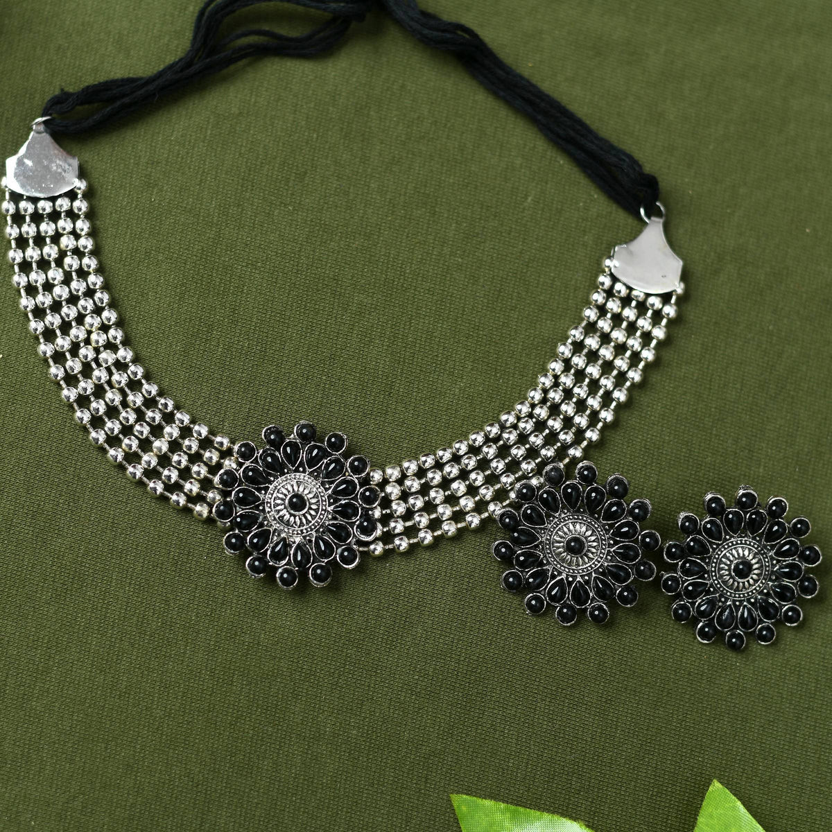 Mominos Fashion Johar Kamal Oxidised Silver-Plated Brass Finish Kundan Choker For Women (Black) | Grocsy