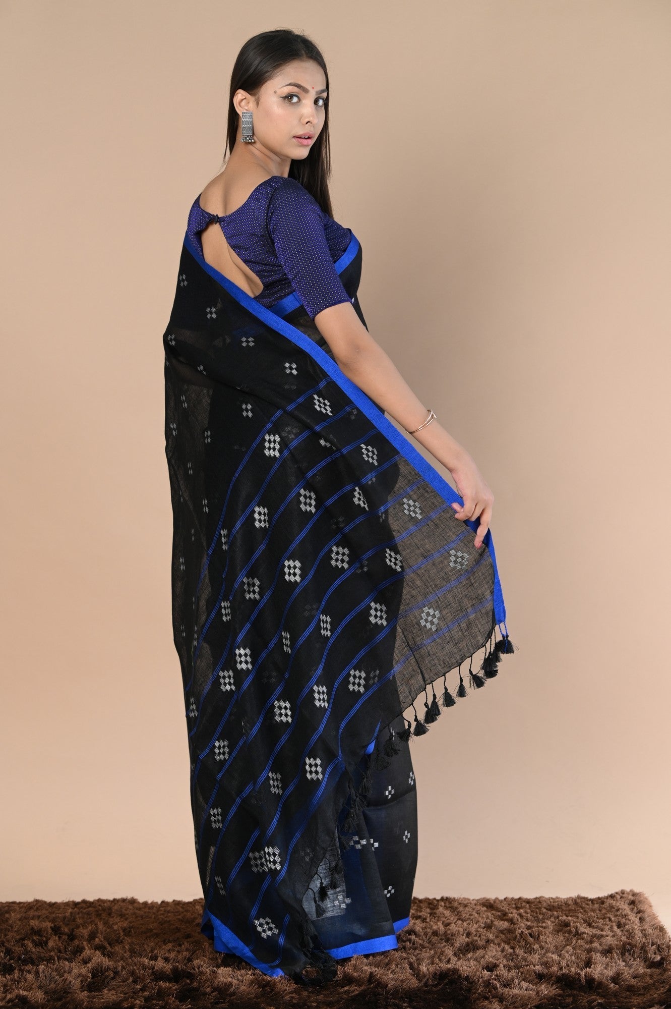 Very Much Indian Pure Linen Saree With Sleek Border and Exclusive Design | Grocsy