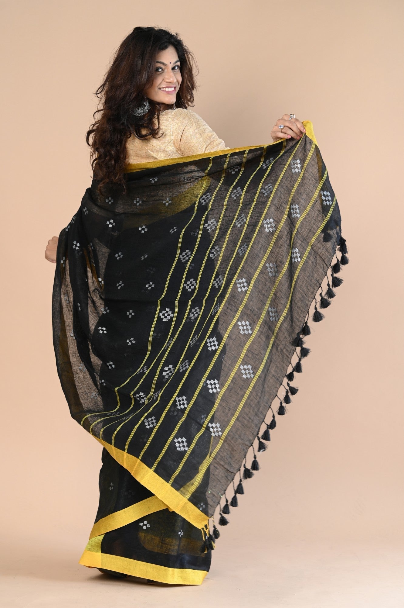 Very Much Indian Pure Linen Saree With Sleek Border and Exclusive Design | Grocsy