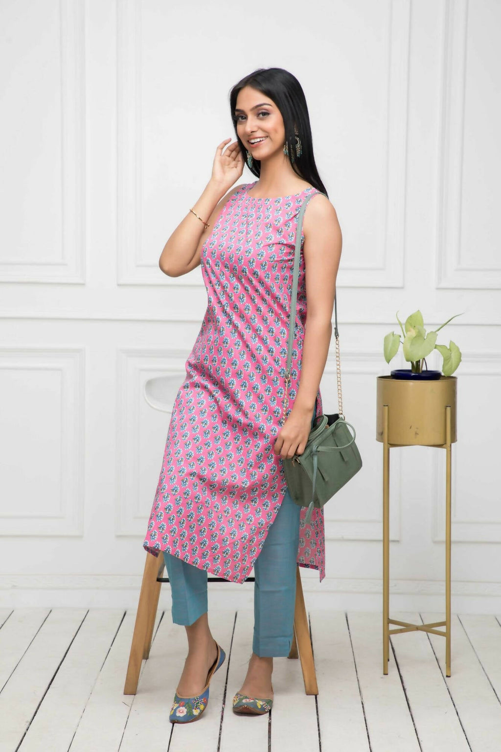 Myshka Women Pink Solid Cotton Straight Round Neck Kurtas | Grocsy