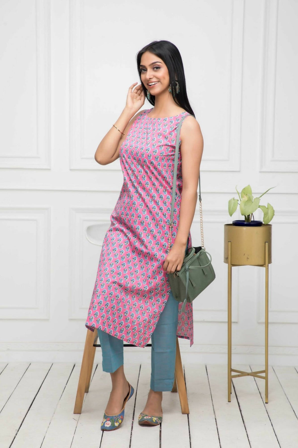 Myshka Women Pink Solid Cotton Straight Round Neck Kurtas | Grocsy
