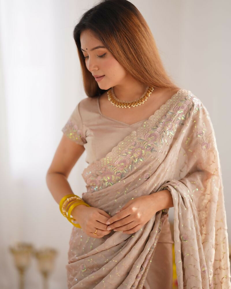 Vamsee Mumtaz Cream Crunchy Crush Saree | Grocsy