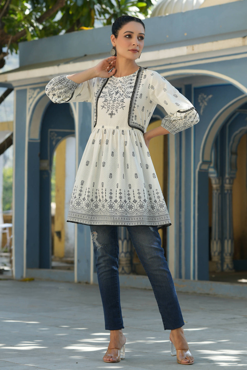 Juniper Women's White & Black Cambric Floral Printed Tunic | Grocsy