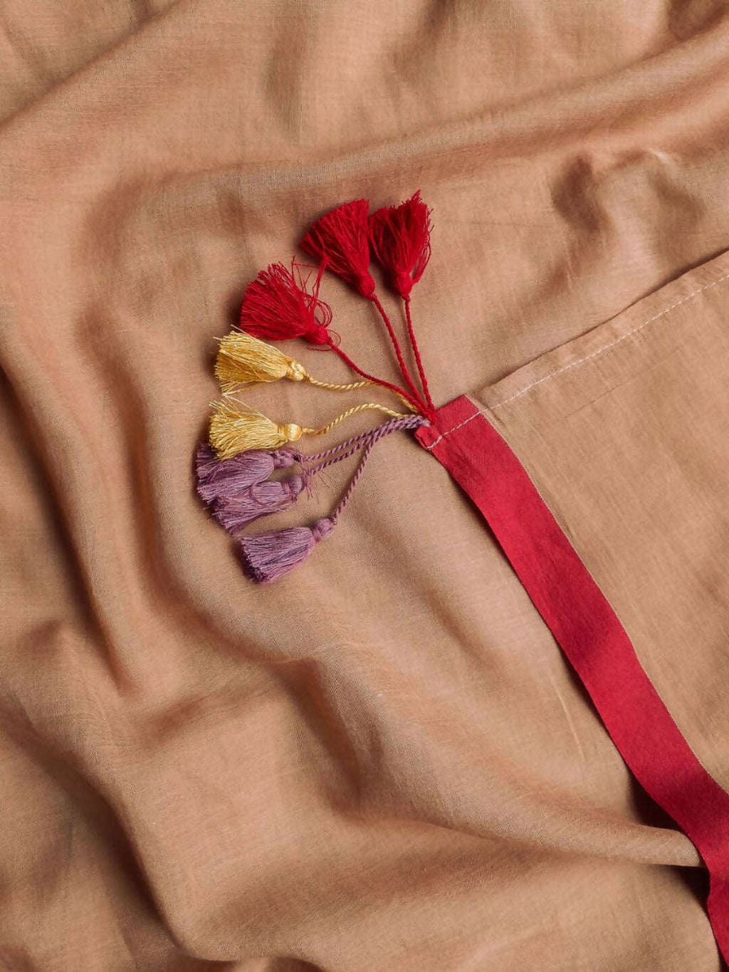 Suta Beige Solid Mul Cotton Saree | Grocsy