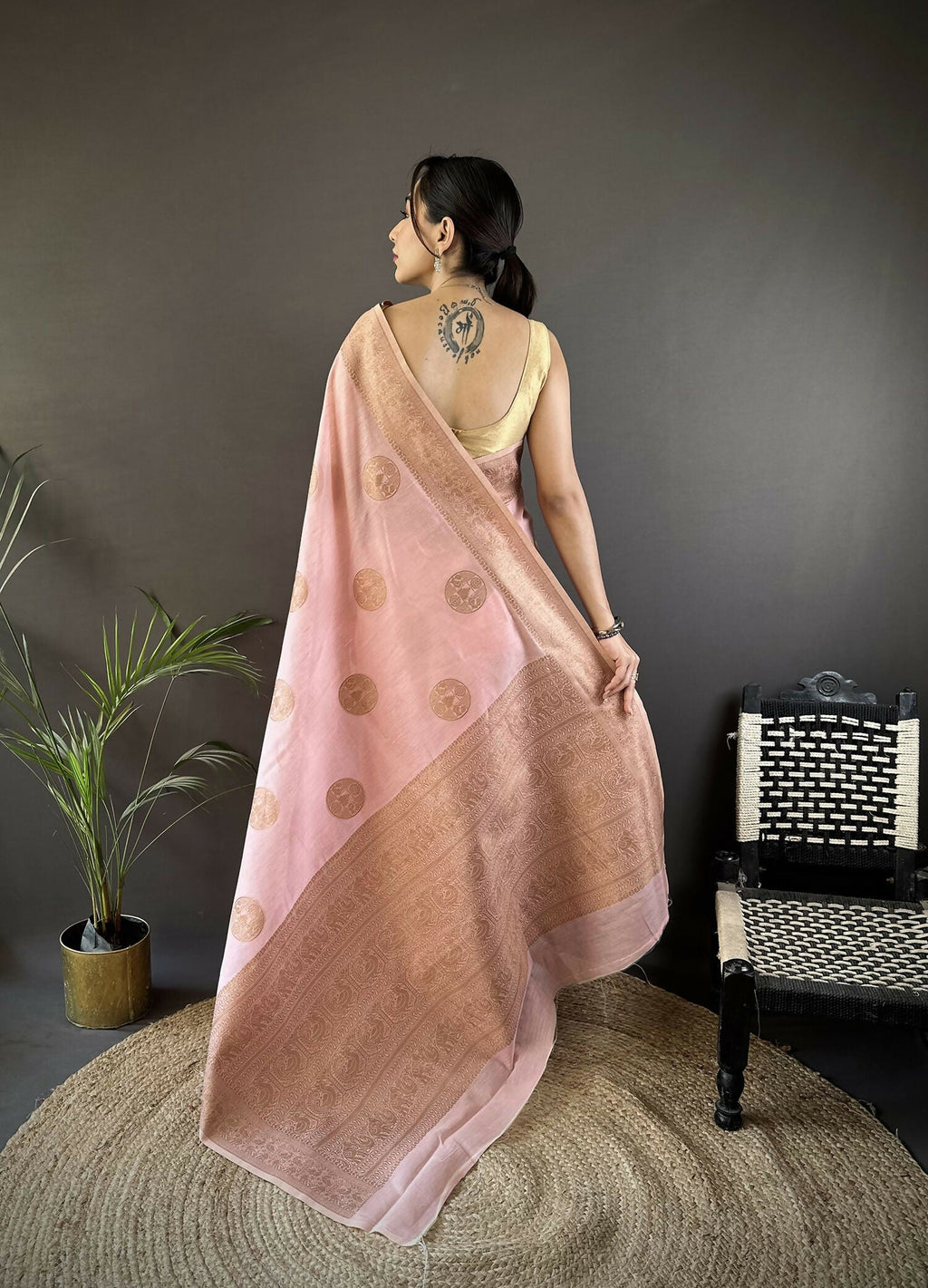 Joban Fashion Peach Floral & Paisley Linen Silk Banarasi Saree | Grocsy