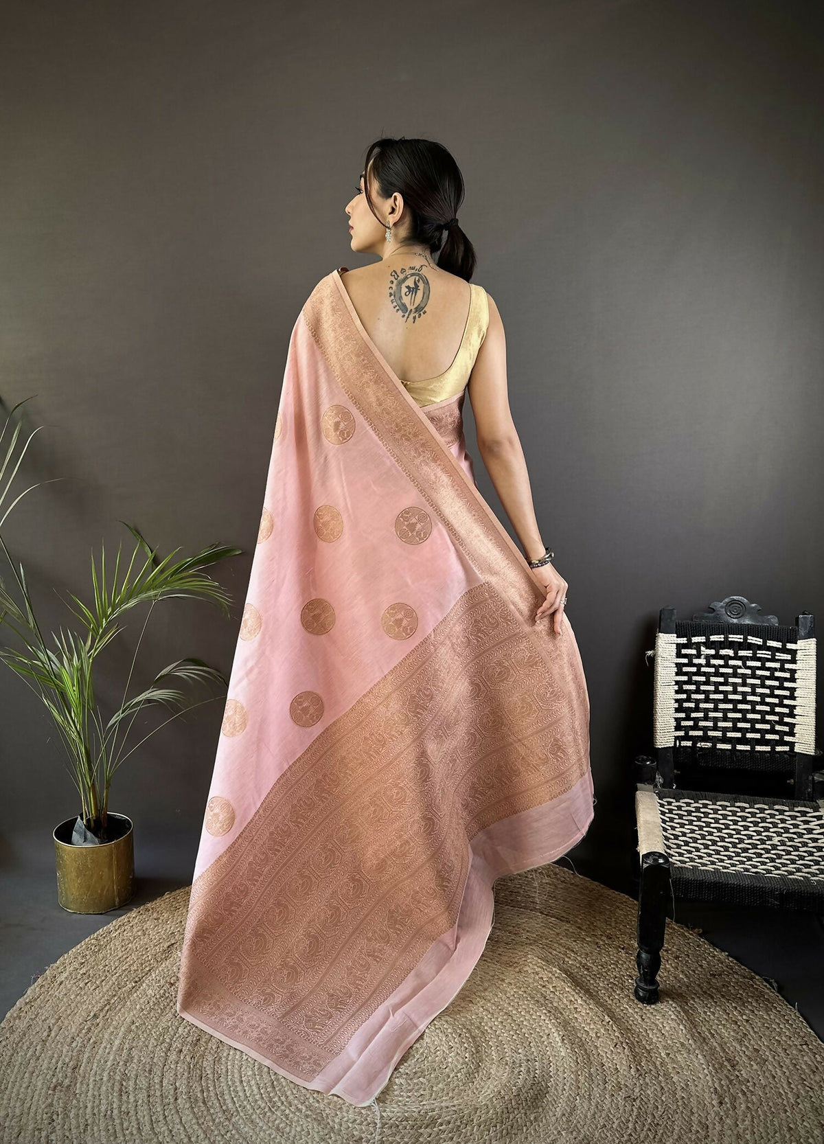 Joban Fashion Peach Floral & Paisley Linen Silk Banarasi Saree | Grocsy