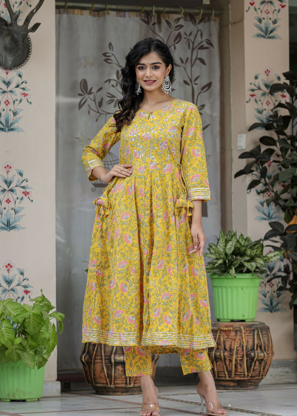 Kaajh Women's Yellow Floral Print Cotton Kurta Pant Set | Grocsy