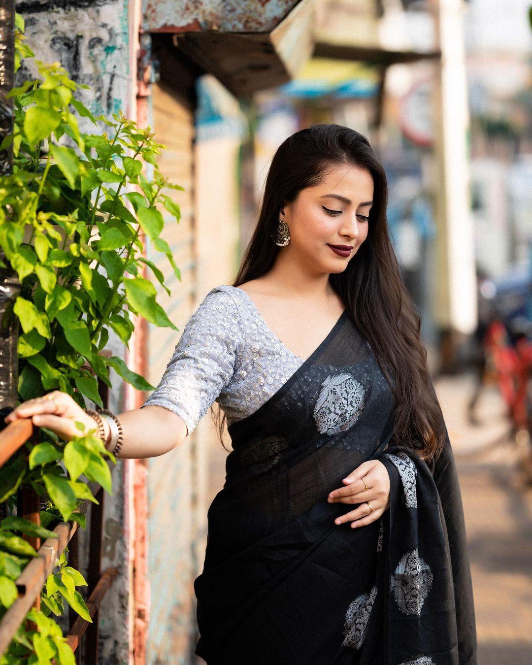 Black Pure Linen Woven Design Saree with Unstitched Blouse - Hiral Fashion | Grocsy
