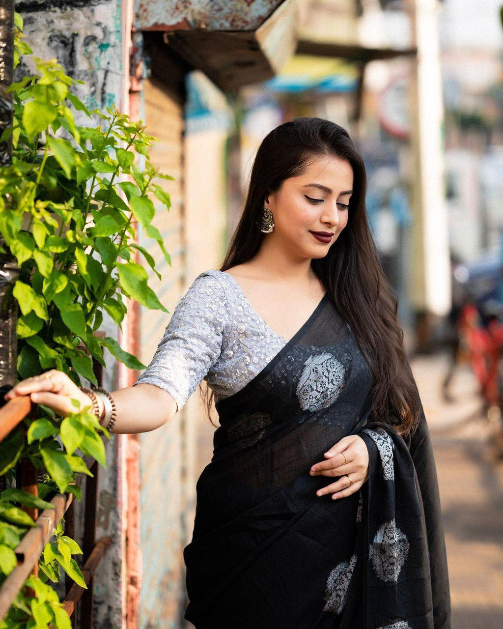 Black Pure Linen Woven Design Saree with Unstitched Blouse - A2M | Grocsy