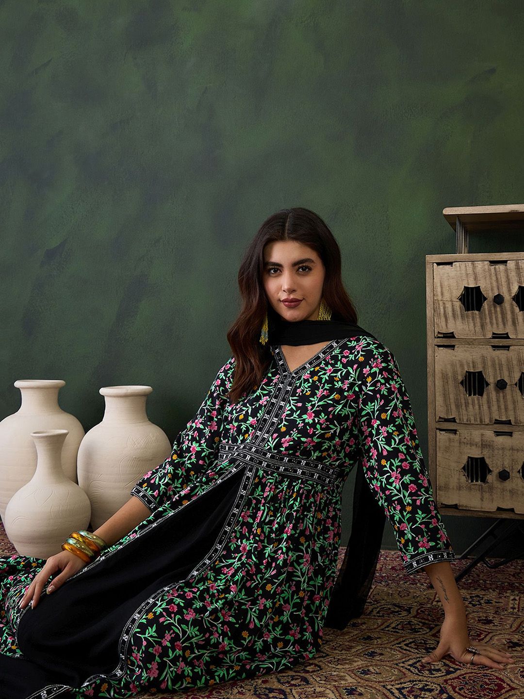 Sangria Printed V- Neck Antalkali, Dupatta & Dupatta Set | Grocsy