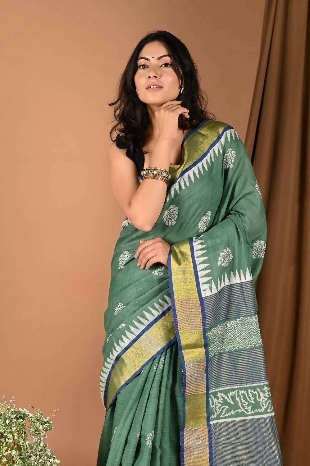 Very Much Indian Pure Cotton Handloom Saree With Intricate Borders - Green | Grocsy