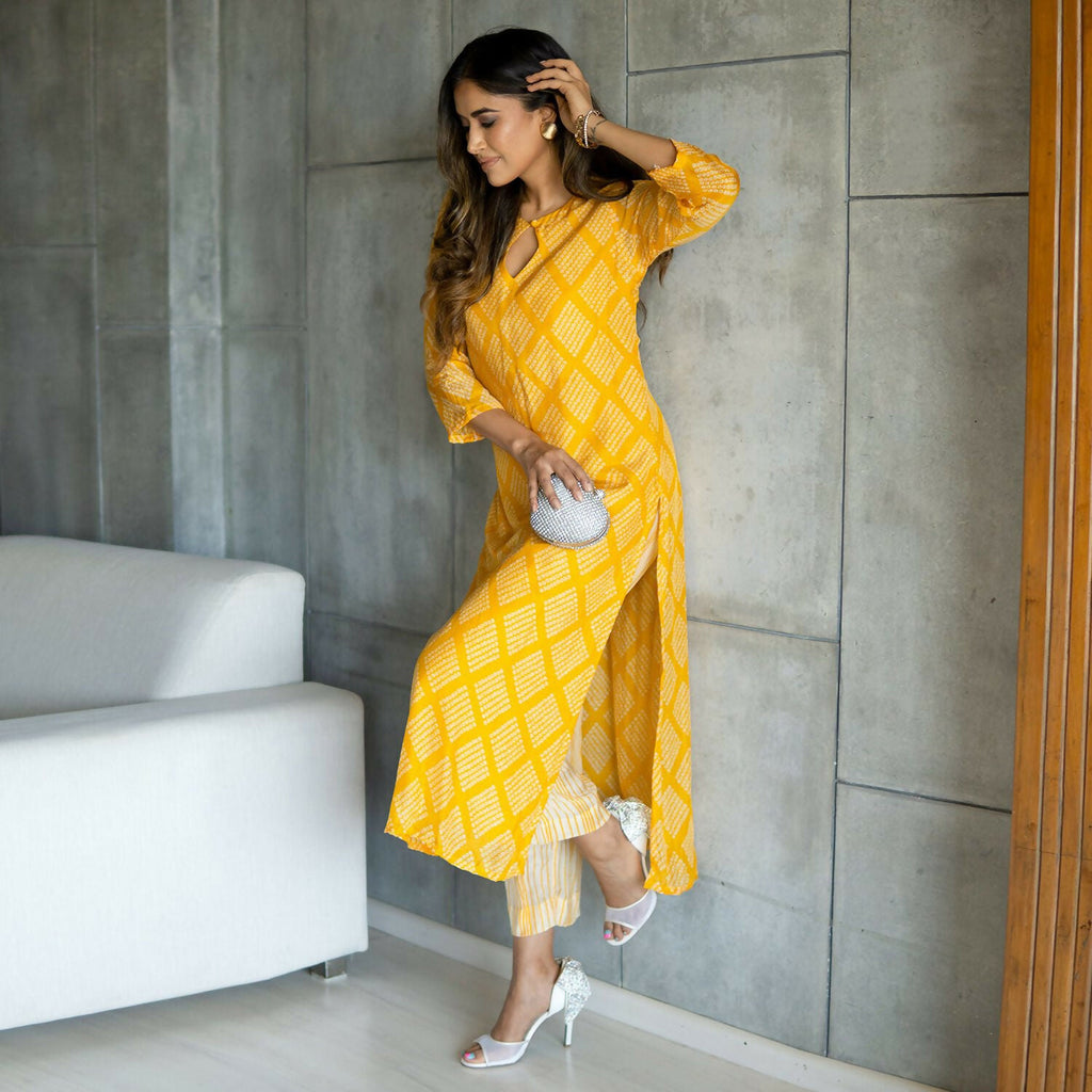 Jyoti Fashion Women's Yellow Pure Muslin Heavy Digital Printed Kurta Pant Set | Grocsy